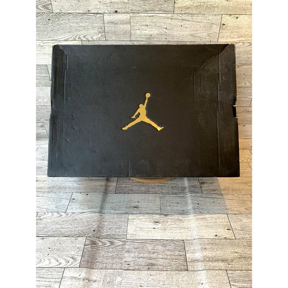 Nike Air Jordan Retro 1 Mid Banned Basketball Shoes Size 12 main image 13